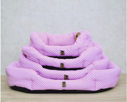 Stoh tří tečkovaných oválných psích pelíšků