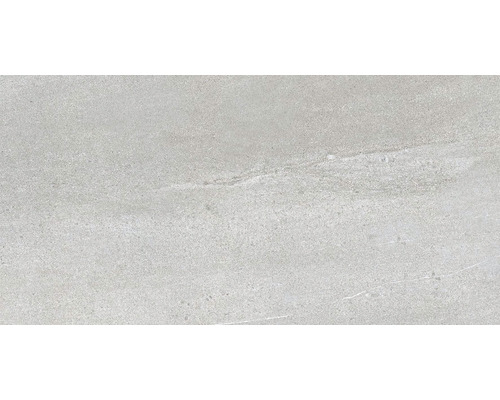 Šedá podlahová dlaždice se vzhledem kamene.