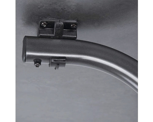 Detailní záběr na upevnění trubky