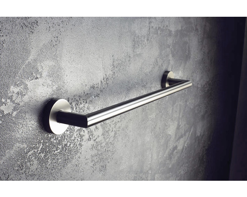 Kovový držák na ručníky pro montáž na stěnu