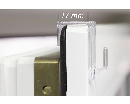 Detailní záběr průhledného závěsného háčku o rozměrech 17 mm.