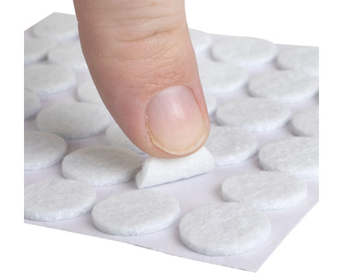 Filcové kluzáky na nosném papíře s prstem, který jeden kluzák odlepuje