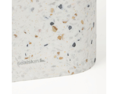 Detailní záběr nádoby s teracovým vzorem a logem Sealskin