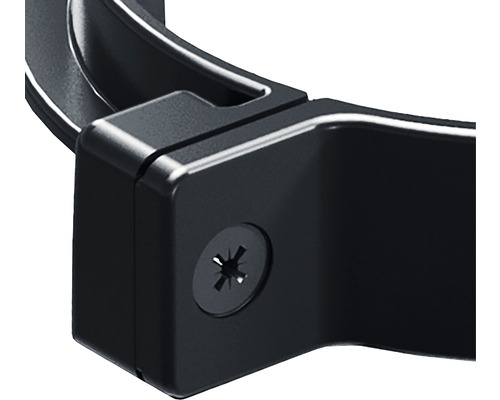 Detail černého držáku se šroubem