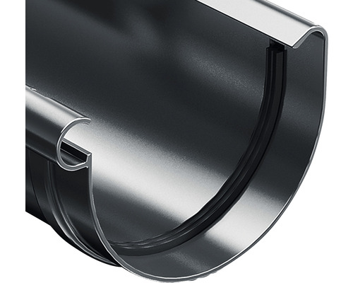 Půlkruhový okap z kovu