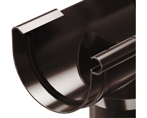 Detailní pohled na okap z kovu.