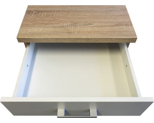 Otevřená zásuvka dřevěné skříně