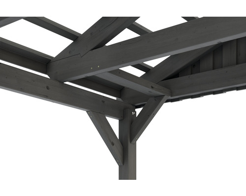 Detailní pohled na dřevěný zahradní altán