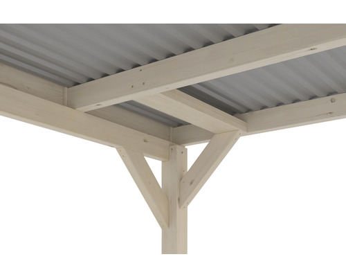 Detail dřevěného zahradního pavilonu s kovovou střechou