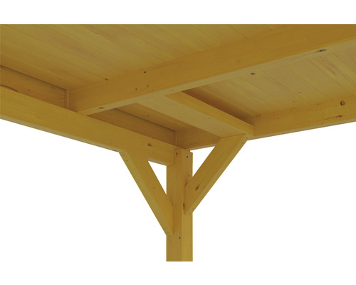 Detailní pohled na dřevěnou konstrukci se střechou