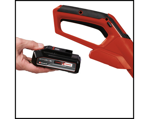 Detail akumulátorového foukače listí pro jednu ruku s akumulátorem