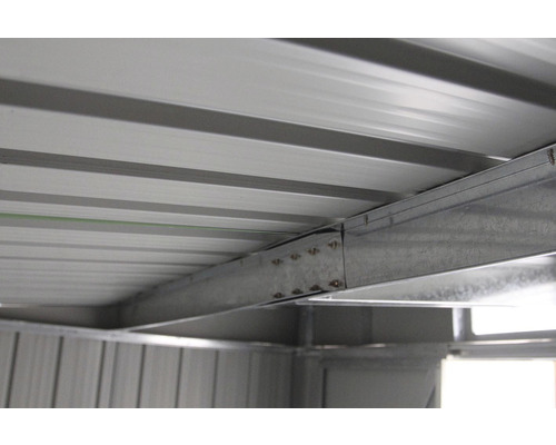 Detail ocelové rámové konstrukce zahradního domku