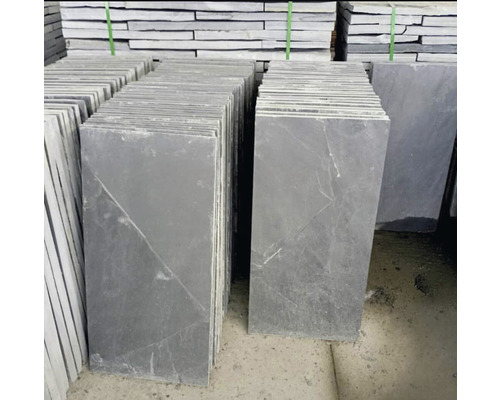 Hromada břidlicových desek pro venkovní použití