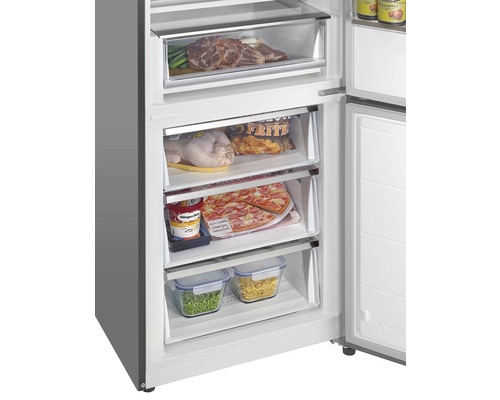 Mrazák s potravinami v zásuvkách.