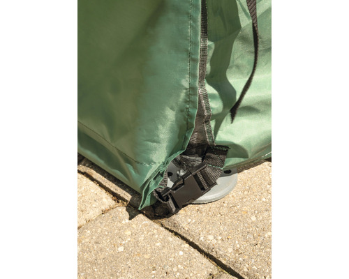 Detail altánu s upevňovacím prvkem na noze