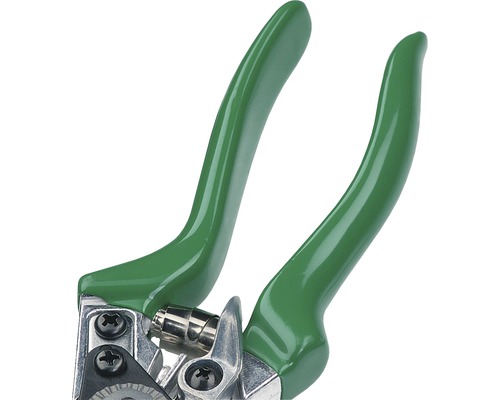 Detailní pohled na zahradní nůžky s rukojetí