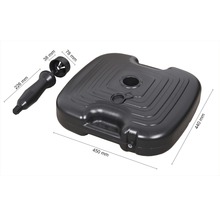 Plastový stojan na slunečník o rozměrech 450 krát 440 milimetrů a příslušenství.