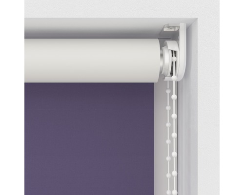 Detailní pohled na roletu s řetízkovým ovládáním pro dekoraci oken