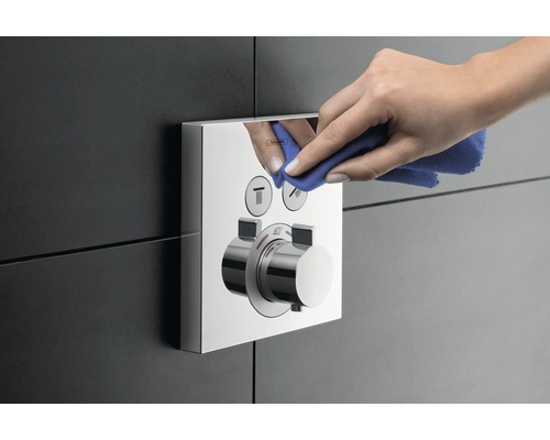 Jednopáková sprchová baterie pro nástěnnou montáž se čistí hadříkem