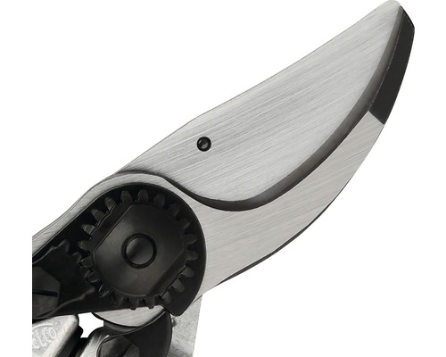 Detail čepele zahradnických nůžek