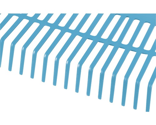 Detailní záběr zahradních hrábí z plastu