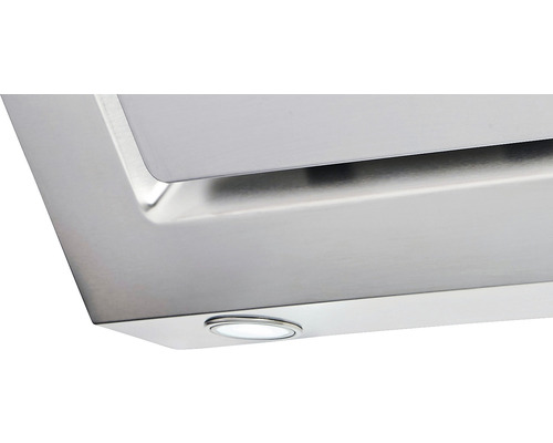 Detail kovové digestoře s osvětlením