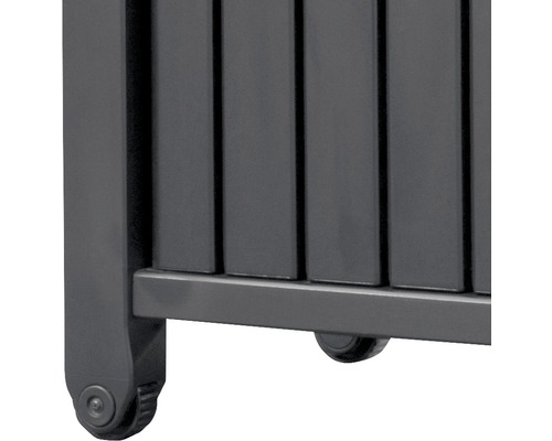 Detailní pohled na pojízdný kontejner s kolečky