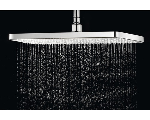 Čtvercová sprchová hlavice s proudem vody