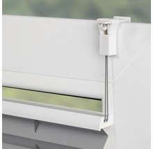 Detail žaluzie s okenním držákem a tahacími šňůrami