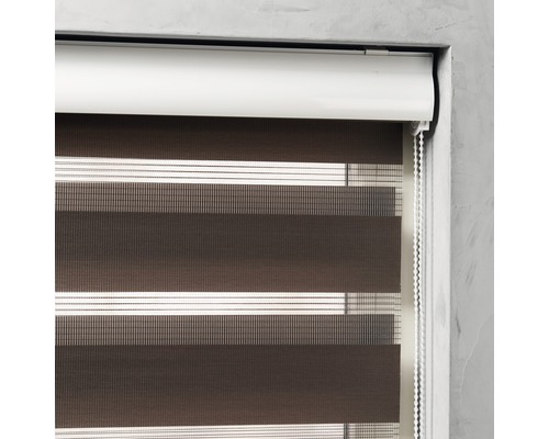 Interiérová okenní roleta s pruhovaným vzorem