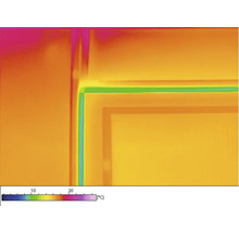 Analýza tepelných mostů ukazuje rozložení teplot v budově.