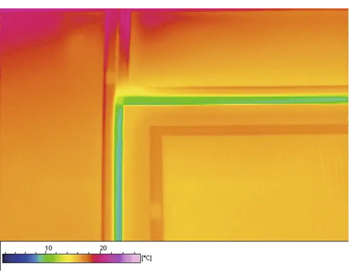 Analýza tepelných mostů ukazuje rozložení teplot v budově.