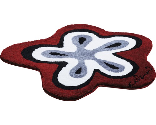 Květinový koberec s červeným, černým, šedým a bílým vzorem