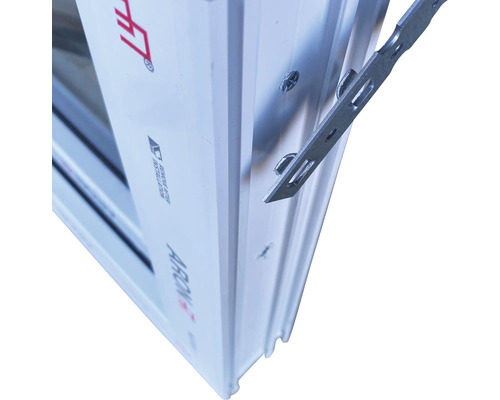 Detail okna s montážní konzolou