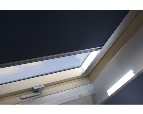 Okno se zatemňovací roletou