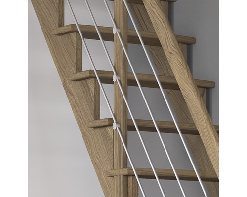 Detail dřevěného schodiště s ocelovým lanovým zábradlím