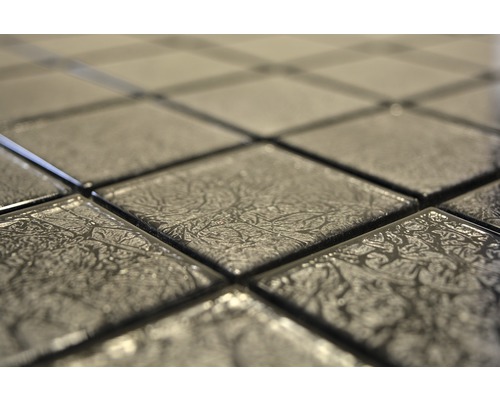 Detailní záběr mozaikových dlaždic na stěny a podlahy