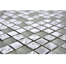 Detailní záběr mozaikových dlaždic pro vnitřní použití