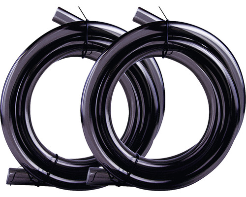 Dvě stočené zavlažovací hadice