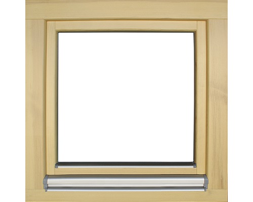 Dřevěný okenní rám s kovovým prvkem