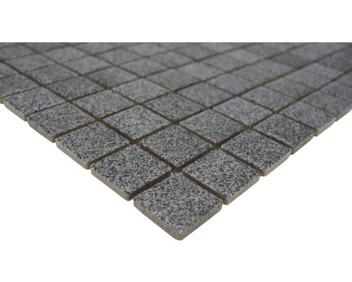 Mozaiková dlaždice se čtvercovými kameny