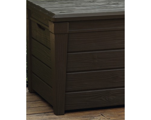 Detailní pohled na hnědý zahradní box s dřevěným vzhledem.
