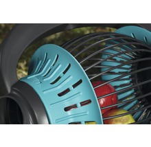 Detailní záběr sběrače ovoce s jablky