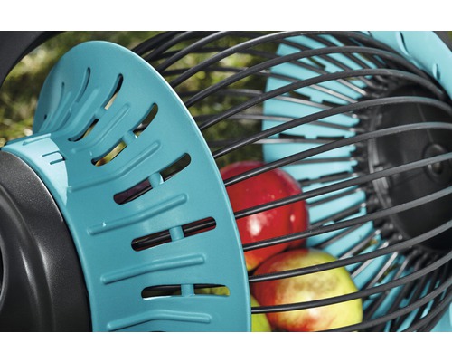 Sběrač jablek s jablky