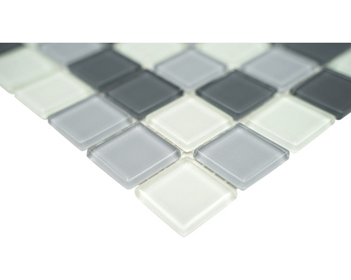 Mozaikové dlaždice se čtvercovými skleněnými kameny