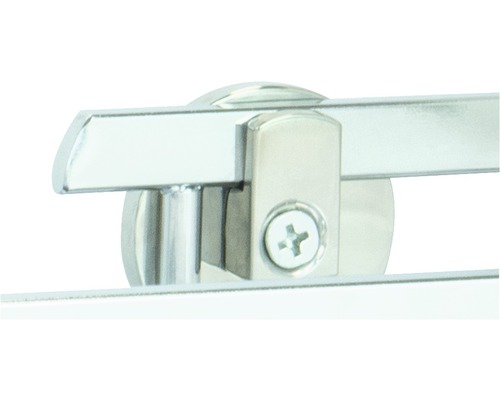 Detailní pohled na kovový držák na ručníky