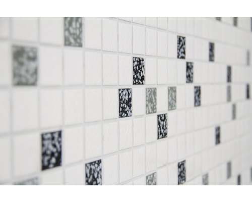 Mozaiková stěna s různými vzory