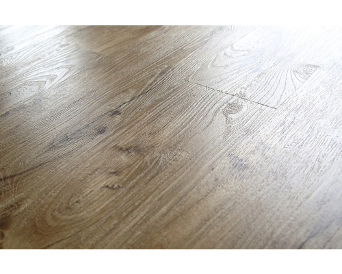 Detail laminátové podlahy s kresbou dřeva