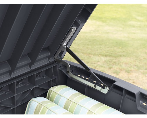 Detailní pohled na otevřený úložný box s plynovou pružinou a polštáři