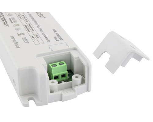 LED transformátor s připojovací svorkou a sejmutým krytem